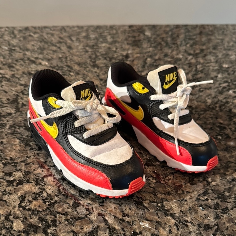 Nike Black and Red Sneakers Air Max Design EUC 10C